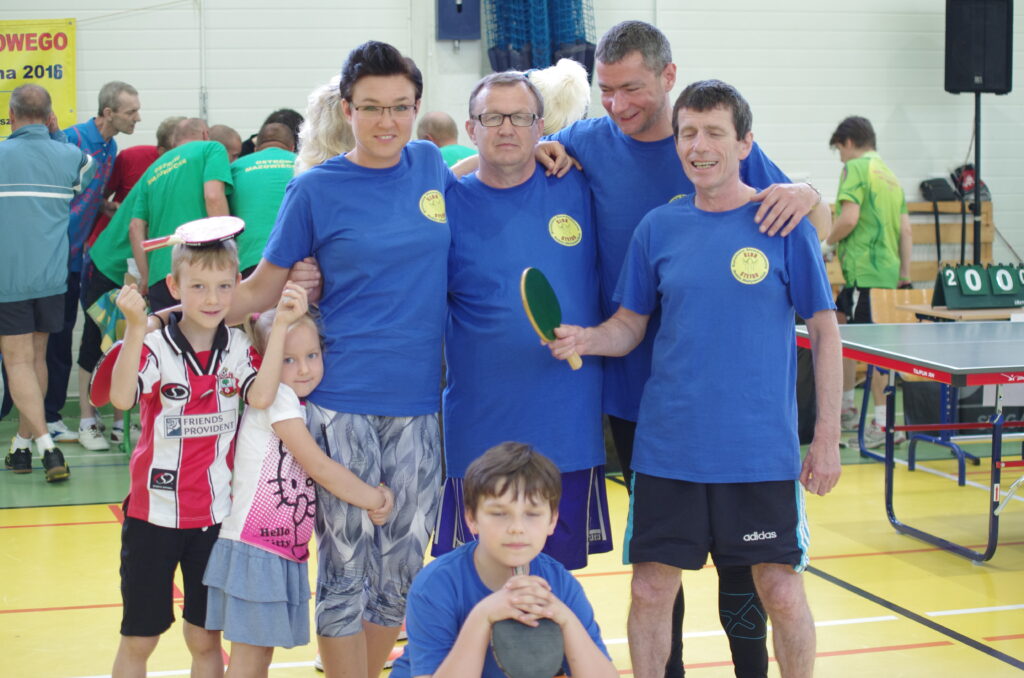 Zdjęcie obrazuje: Turniej ping-pong w Ursucie.